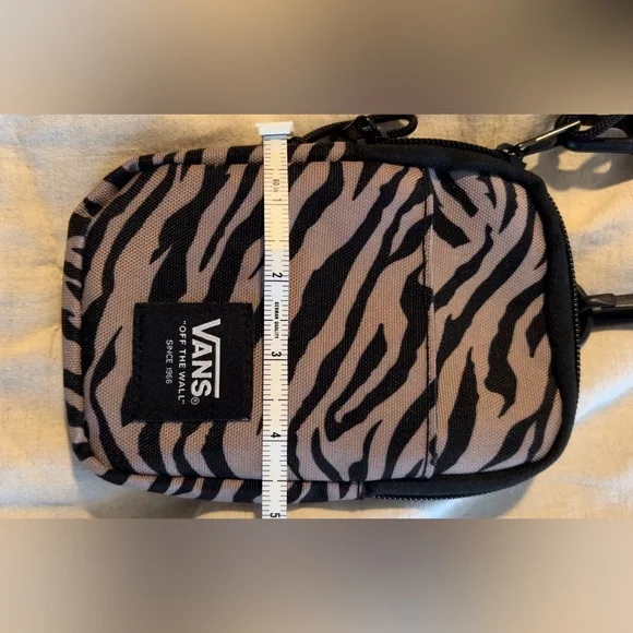 Mew Vans Women’s Crossbag/ Zibra print - Picture 5 of 10